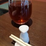 まる酒 - お茶と箸置き