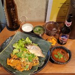 SPICY CURRY 魯珈 - ５周年記念メニュー 牡蠣の薬膳カレー＋海鮮ビリヤニ(バスマティ米の炊き込みご飯)＋蟹マサラ＋鯛煮干し出汁割りスープ＋数の子パチャディ＋マンギャオのアチャール＋ネパールビール