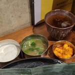 SPICY CURRY 魯珈 - 鯛煮干し出汁割りスープ＋数の子パチャディ＋マンギャオのアチャール