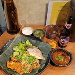 SPICY CURRY 魯珈 - ５周年記念メニュー 牡蠣の薬膳カレー＋海鮮ビリヤニ(バスマティ米の炊き込みご飯)＋蟹マサラ＋鯛煮干し出汁割りスープ＋数の子パチャディ＋マンギャオのアチャール＋ネパールビール