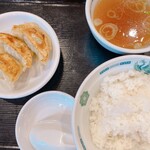 日高屋 - 半ライス
3個餃子