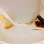 船橋 蔭虎 - 下に味変レモンと香味油