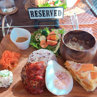 BEAUTIFUL DAY CAFE_1