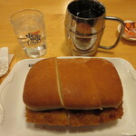 コメダ珈琲店  - アイスコーヒーたっぷりサイズカツカリーパン