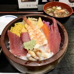 鮨処 小石川 かすが野 - 海鮮丼 ¥900- (税込)