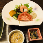 九兵衛旅館 - 野菜サラダと白納豆！