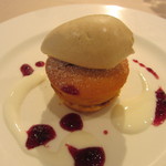 レストラン ベレコ - ベリー風味のバナナケーキ シナモンアイス添え