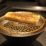 北海道焼肉 北うし - ダシのパン　先にパンを堪能します