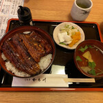 かも川 - うなぎ丼　2切れ 3,000円(税込)