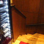 北海道焼肉 北うし - 登ってすぐワインセラー