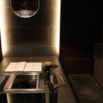 北海道焼肉 北うし - シックな個室　　椅子の座席あげて荷物INします