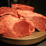 北海道焼肉 北うし - 4週間寝かせた塊肉