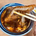 山田屋 - カツは薄めで出汁の効いたカレー餡が美味い！