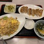 広州 - 炒飯と餃子セット　1023円税込