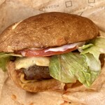 ウェンディーズ・ファーストキッチン - 「プレッツェルバーガー」707円也。税込。