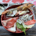 横浜魚市場卸協同組合 厚生食堂 - 店長おすすめ海鮮丼 990円税込