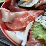 横浜魚市場卸協同組合 厚生食堂 - 鮪アップ