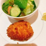 三栗 - カニクリームコロッケとフレッシュサラダ