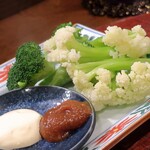 桶家乃隠居 - カリフローレ(スティックカリフラワー)ふきみそ・マヨネーズ