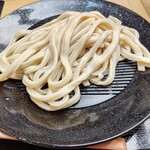 武蔵野うどんっ かみつけ製麺店 - 【2021.12.4(土)】肉汁うどん(並盛・400g)880円の麺