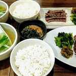 よし兵衛 - 大盛り牛舌定食（手前）と牛舌定食（奥）【Sep.2021】