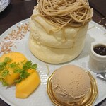 カフェ ドゥ パリ - 国産渋皮栗の甘露煮、最高級低糖度純和栗ペースト、渋皮栗のアイスクリームと言う贅沢な一品。シロップは紅茶風味