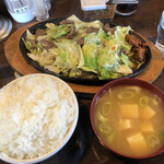 くすのき食堂 - ♪博多名物鉄板焼肉1.5枚(大盛)¥1150
