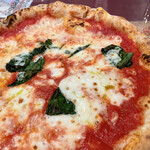 PIZZERIA  CIRO - モチモチの生地にバジルの香り抜群のマルゲリータ