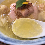 Ramen FeeL - 鶏油が多めだけどあっさりしている