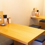 Shintenchi Micchan - きれいなテーブル席
