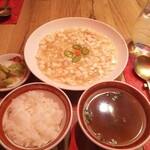 馬小房 - 白的麻婆豆腐 2100円くらい これに点心がつきます。レモングラスの風味が強いです。普通の麻婆豆腐の方が好みでした。