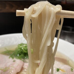 らあめん花月嵐 - 飯田商店しおらあ麺、麺リフト