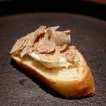 蒼 - アルバ産白トリュフ　自家製バター　ホエーで焼いたバゲット。何と上品な！！一口食べてフリーズ・・・