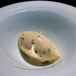 蒼 - アルバ産白トリュフと、ジャージー乳で作った出来立てアイスクリーム。薫りの洪水。しかも出来立て滑らかなジャージー乳アイスが、驚きのおいしさ。他で頂くトリュフアイスクリームを寄せ付けない仕上がり。この季節の幸せです。