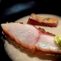 蒼 - 「縞鯵」お米と中国甘酒のソース。年に数回出会えるかどうかの超弩級シマアジ。プリズムのように光を放つ。その美味しさたるや！一同一瞬で蒸発させた。