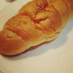 パン工場 - 塩バターパン(￥129)。
            この手のパンはカリカリ系の方が好きかな。