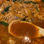 日高屋 - 辛さの違う唐辛子が数種類配合された辛味噌スープ