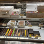 アシッドラシーヌ - ショーケース内