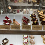 アシッドラシーヌ - ショーケース内