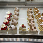 アシッドラシーヌ - ショーケース内