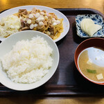 ドライブイン桜塚 - 料理写真:「もつ煮込み定食」700円税込み♪