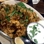 ダバ インディア - メガ盛り級の通常マトンビリヤーニ、ヨーグルト添え