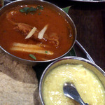 ダバ インディア - シェフのチキンカレー（正式名称か否かは不明だけれどそう言っていた）と、手前はデザート