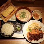 いまだや - だし巻きたまご&ロースカツ定食(900円)
            かす汁に変更 +100円 かす汁大盛り +50円