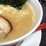 麺屋 友喜 - マイルドな豚骨スープ。