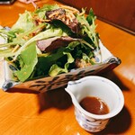 ３丁目のカレー屋さん  - 焼きチーズビーフカレー2000円のサラダ