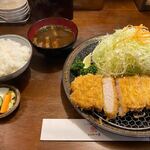 とんかつ 光 - 上ロースかつ定食１５４０円。
             