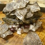 やまぐち - ＜2012.12月＞アワビの大振りステーキに黒トリュフをふんだんにかけて、ベースは丹波小豆のリゾット