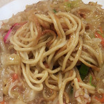 長崎ちゃんぽん・皿うどん 球磨 - 太麺皿うどんの麺は半分揚げたようになって香ばしい～