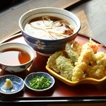 宗月 - 天ぷらうどん(温)温かいおうどんもオススメですよ～♪